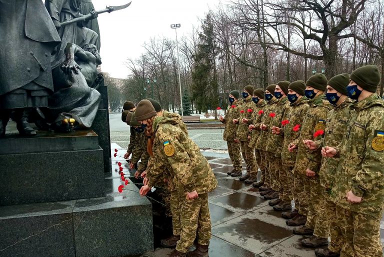 В Інституті підготовки юридичних кадрів для СБ України проведено заходи на вшанування подвигу учасників Революції гідності та Героїв Небесної Сотні